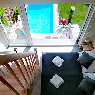 Pohled ze spacího patra apartmánu A6 (Green Stone Lipno)